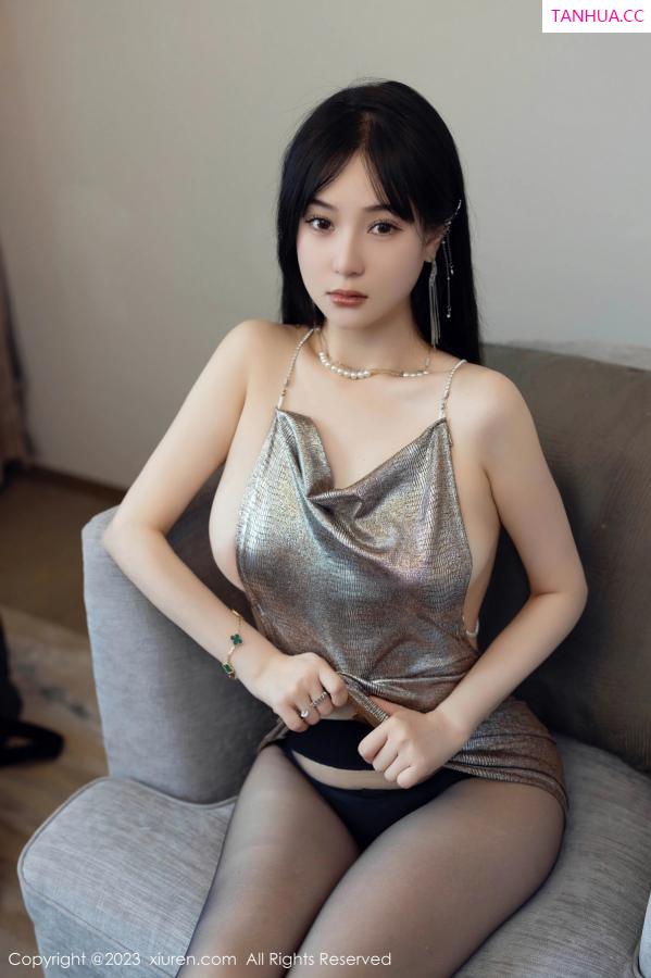   [XiuRen]高清写真图 2023.08.10 No.7211 柚琪Rich 黑丝美腿第25张图片
